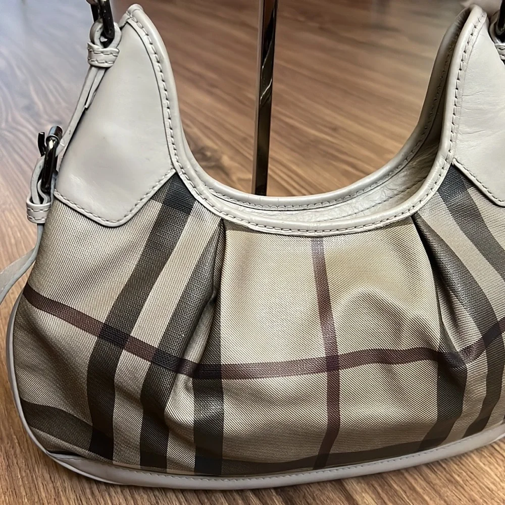 A40- 💯 % authentic Burberry shoulder bag - Picture 5 of 16